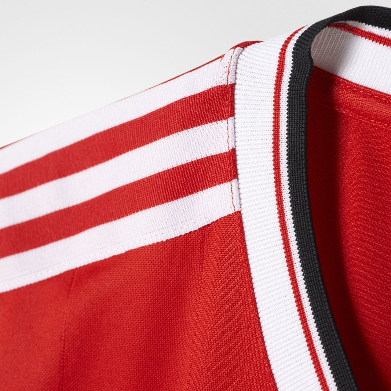 adidas originals manchester united 1984 adidas originals manchester united 1984