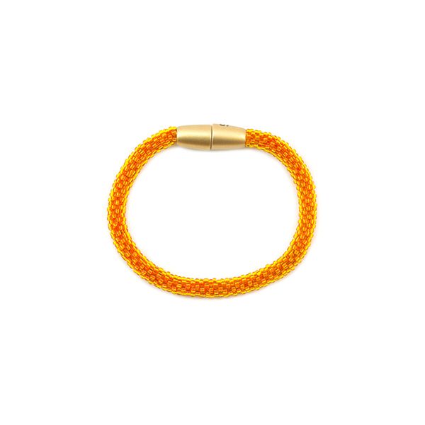 Svelte von sakiba ist ein modulares Schmucksystem, das die Trägerin zur Gestalterin werden lässt. Jedes Armband und jedes Collier ist mit einer Supermagnetschließe versehen und kann so beliebig mit jedem anderen Modul verlinkt werden. Es entstehen so immer wieder neue Kombinationsmöglichkeiten und jedes Stück wird zum Unikat. Milde Kosmetika und Waschmittel können Deinem Schmuck von sakiba nichts anhaben. Damit Du möglichst lange Freude daran hast, vermeide bitte den Kontakt mit Schwefel, Säu Rope Bracelet, Bracelets, Svelte, Arm Band, Jewelry, Products, Necklaces, Laundry Detergent, Glee