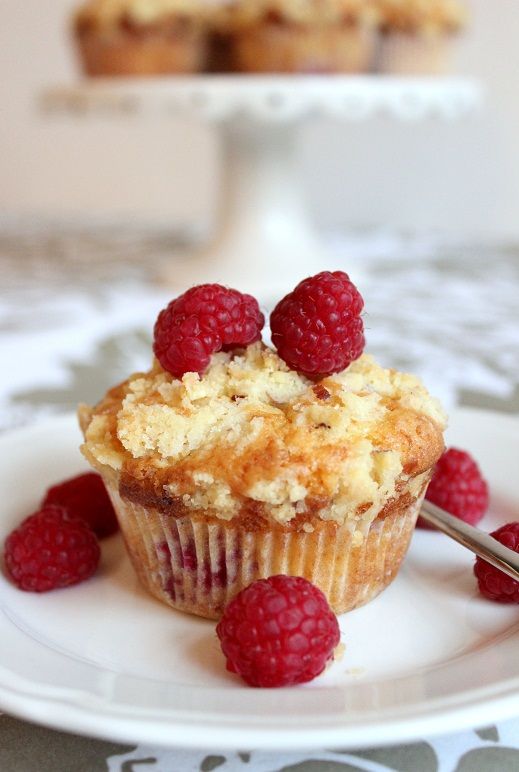 vit choklad muffins med hallon