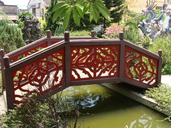 2288093-Chinese-Bridge-Hidden-in-Temple-Gardens-1jpg (600×450 - chinesischer garten brucke 2288093-Chinese-Bridge-Hidden-in-Temple-Gardens-1jpg (600×450 - chinesischer garten brucke