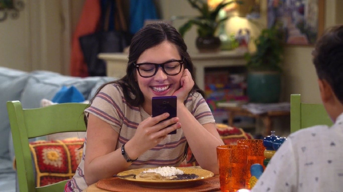 elena alvarez being cute; one day at a time Netflix filmes e series