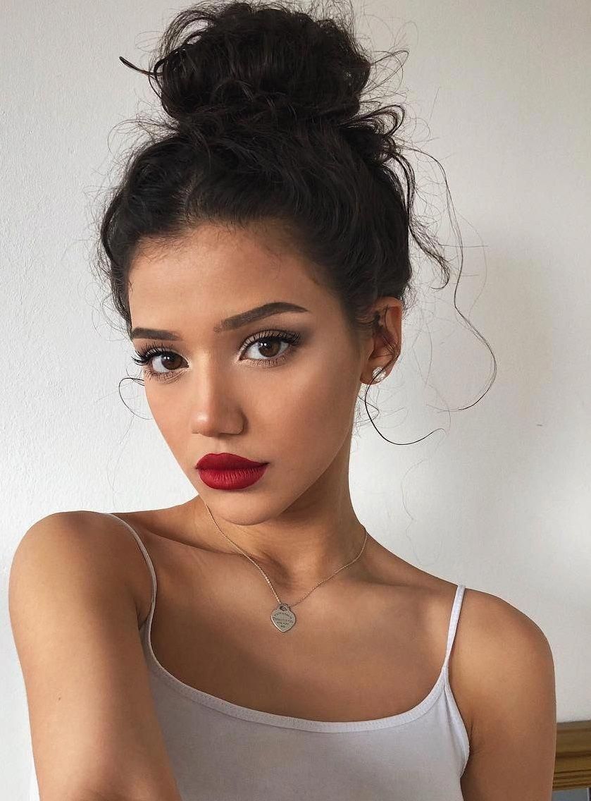 Cute + romantic everyday #makeup look, also great inspo on how to wear a red lip and sultry eye makeup while kee… | Natural summer makeup, Hair makeup, Daily makeup