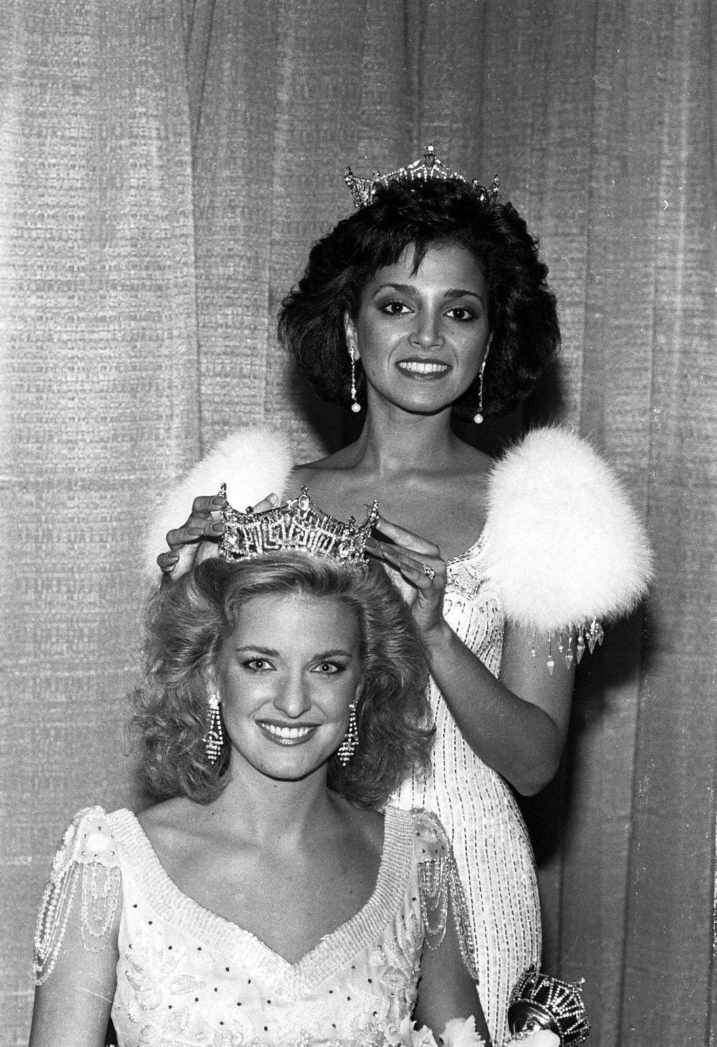 Suzette Charles crowns her successor (1984) | Miss america, Pageant, Beauty