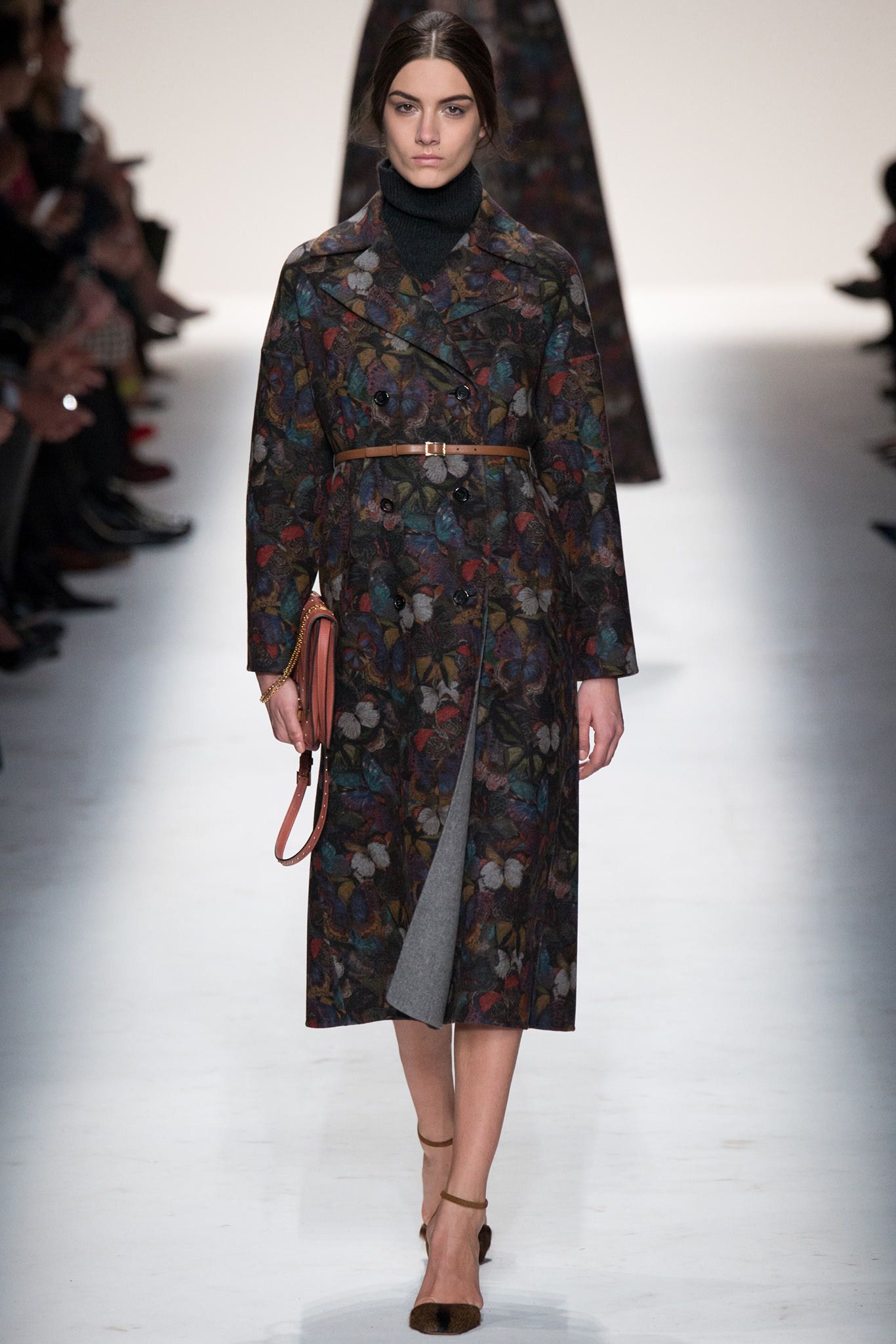 Watch Valentino FallWinter 2014-2015 Collection – Paris Fashion Week video Watch Valentino FallWinter 2014-2015 Collection – Paris Fashion Week video