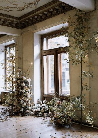 Golden Breath of Nature: свадьба в сердце Петербурга - Weddywood Blush Wedding Flowers, Wildflower Wedding, Floral Wedding, Wedding Bouquets, Indoor Wedding Inspiration, Boho Wedding Inspo, Beautiful Flower Arrangements, Beautiful Flowers, Wedding Backdrop