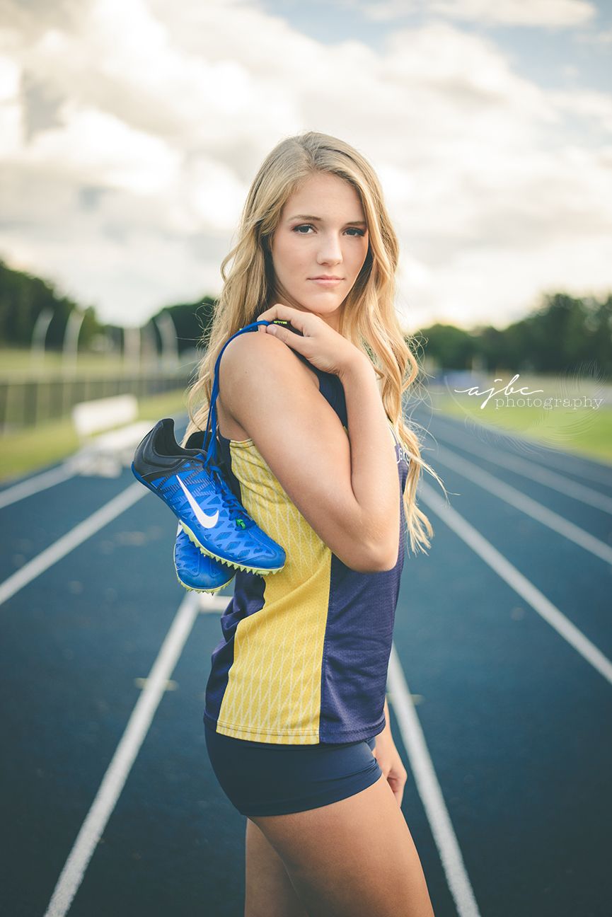 Port Huron Northern Downtown Senior Photoshoot BLOGajbc photography Track Senior Pictures, Running Pictures, Senior Pictures Girl Poses, Senior Portraits Girl, Country Senior Pictures, Senior Picture Outfits, Senior Girl Poses, Senior Girls, Senior Photos