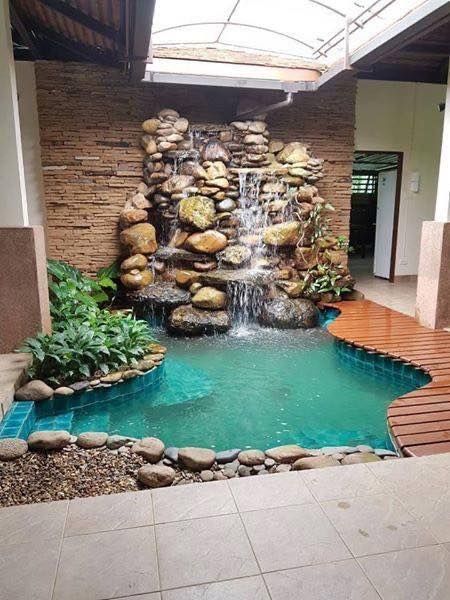 27 idées de bassins avec cascade pour embellir son jardin Backyard Pool Landscaping, Backyard Pool Designs, Swimming Pools Backyard, Ponds Backyard, Small Backyard Pools, Backyard Ideas, Garden Ideas, Landscaping Ideas, Diy Pond Pool
