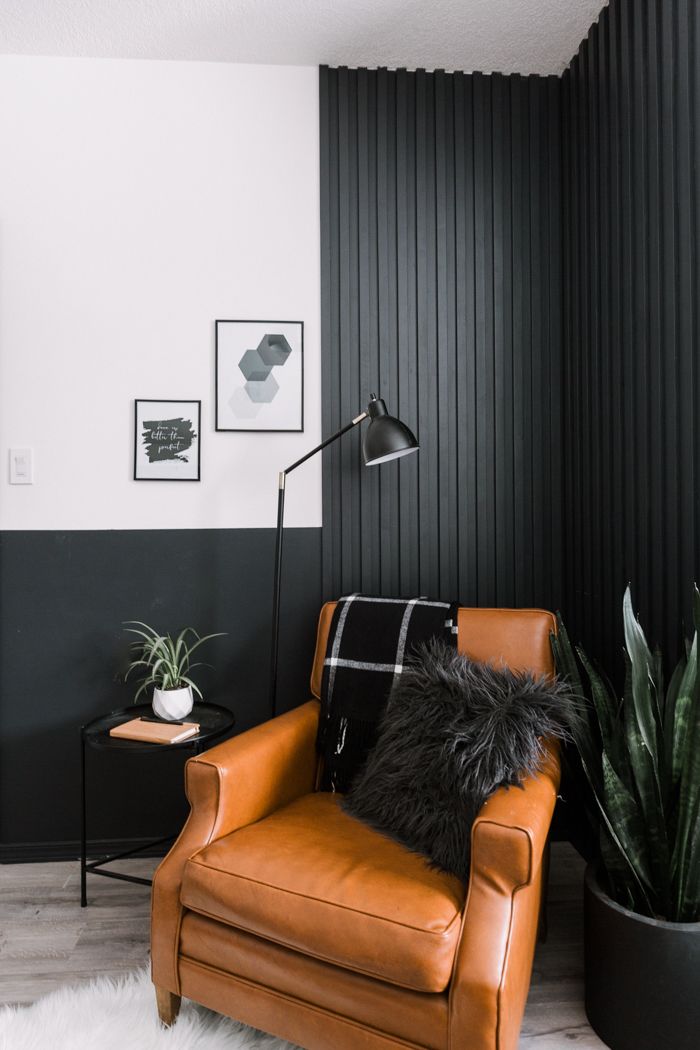 Love this wood slat accent wall tutorial! Make your own DIY modern wall with this easy video tutorial. You can modify the design for horizontal slats, vertical slats, painted or stained wood slats. Can be designed as an exterior or interior feature wall for any room, including the bedroom, bathroom, living room, office, dining room, and more! Love the black paint in this design. #slatwall #accentwall #featurewall #interiordesign #Youtube #YouTuber Black Accent Walls, Accent Walls In Living Room, Living Room Inspo, Living Room Decor, Wood Feature Wall Living Room, Diy Living Wall, Wood Paneling Living Room, Interior Wood Paneling, Modern Wall Paneling