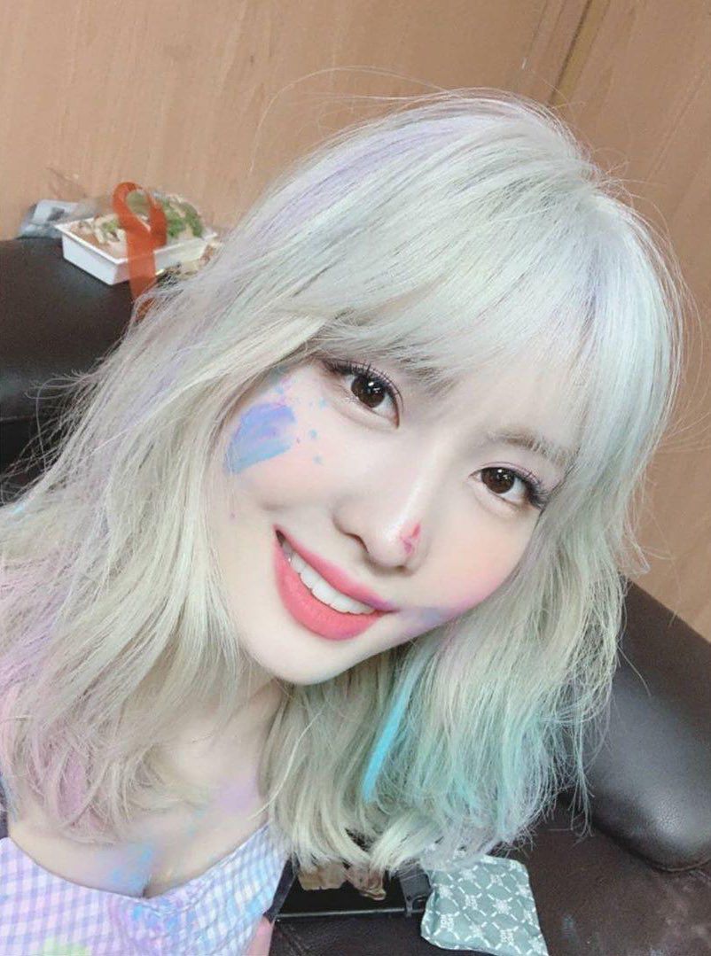 Pin De Kiki Em Twice 트와이스 Nayeon Momo Cantores Pin De Kiki Em Twice 트와이스 Nayeon Momo Cantores