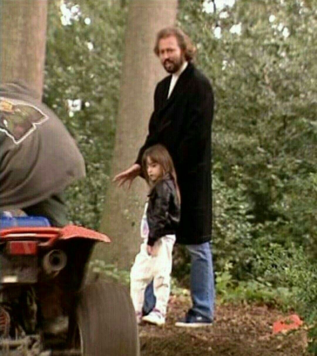 Pin by Kimberly Rothfuss on Gibb family | Barry gibb, Bee gees, Andy gibb