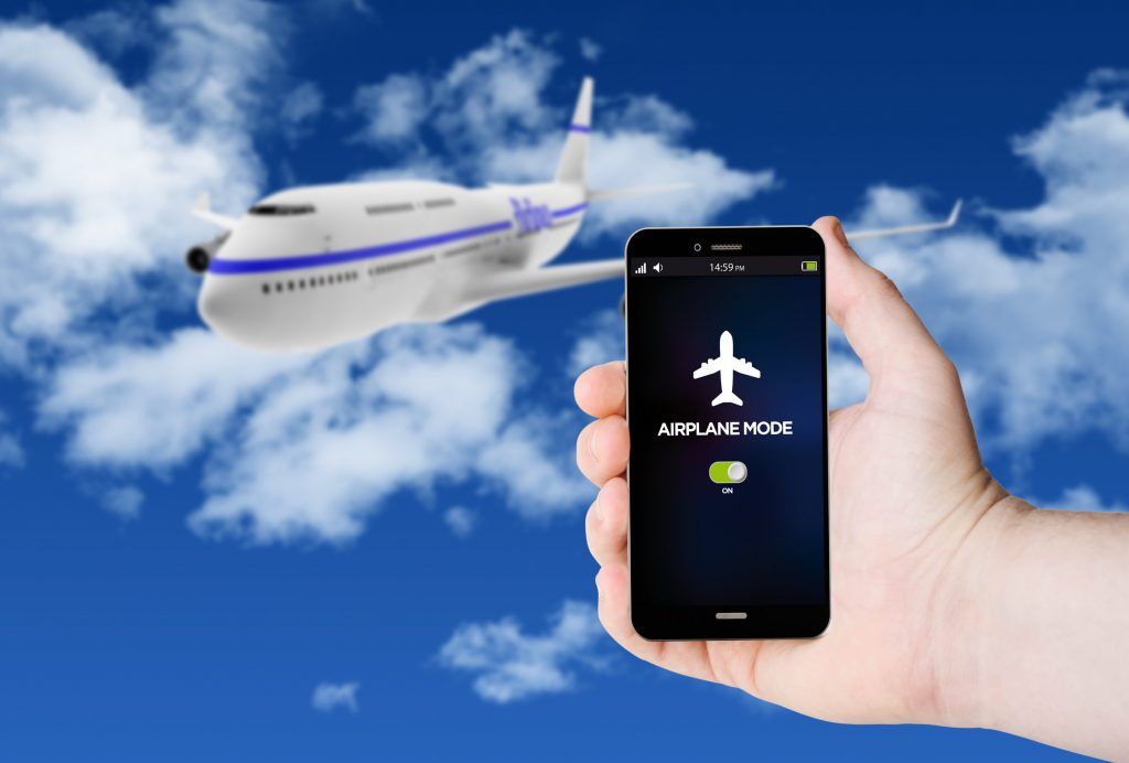 Ce înseamnă modul „avion” pe smartphone. Cum se activează și ce poți face pe telefon când este activ