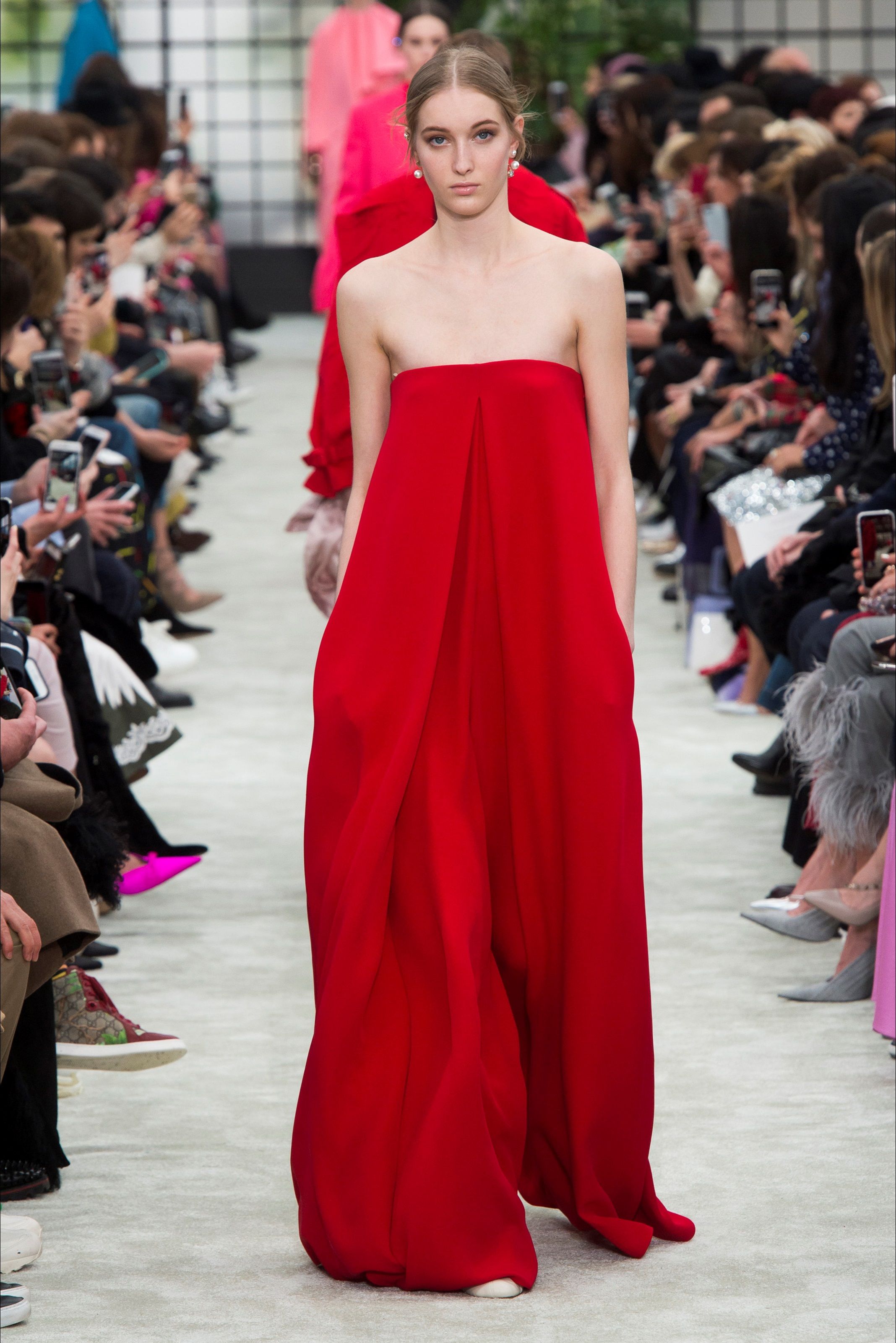 Guarda la sfilata di moda valentino a parigi e scopri la collezione ... Immagini di moda