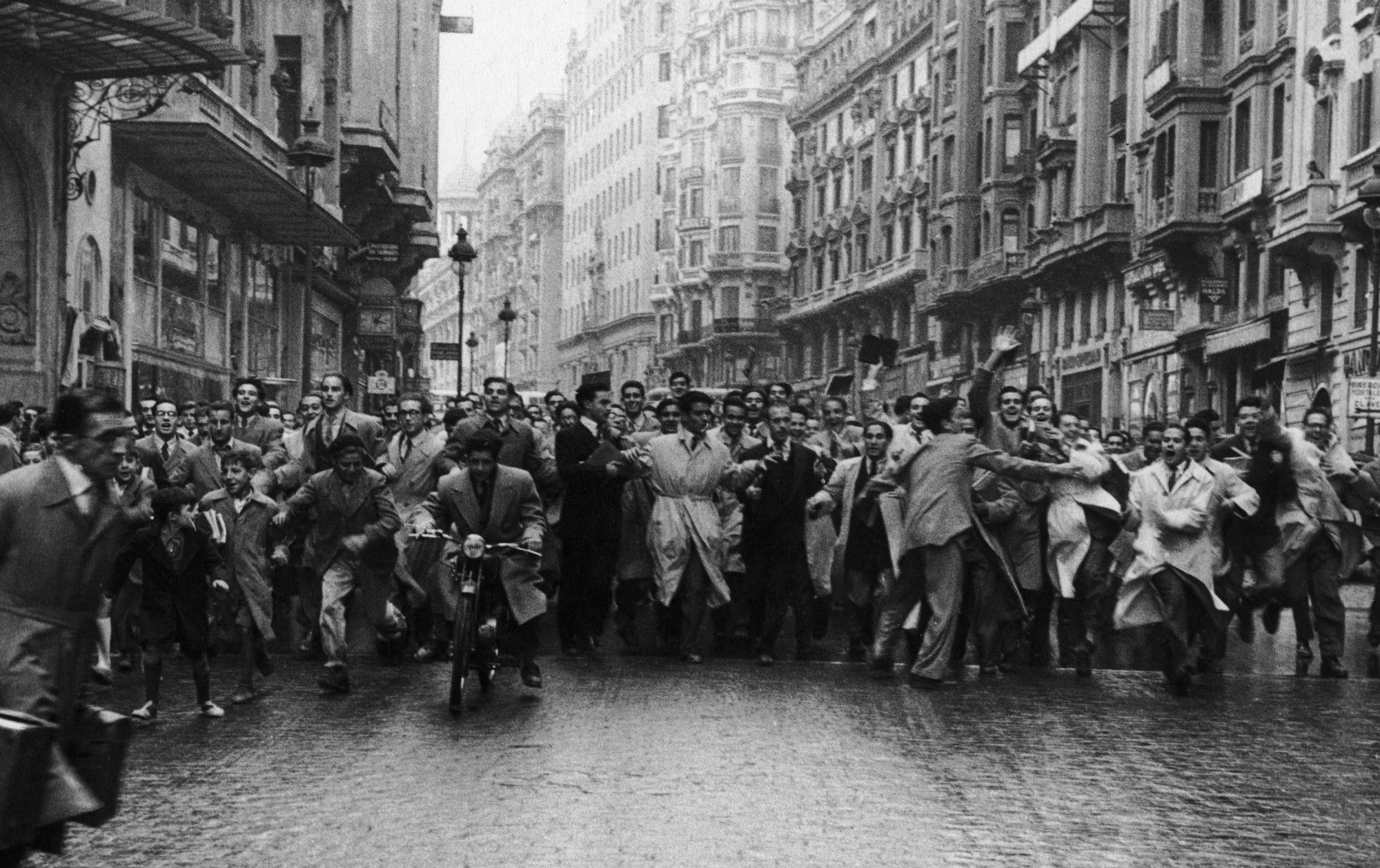 Spanish Chemistry Students Protest Against High Matriculation Fees Outside The Ministry Of Education In Madrid 1947 Hulton Archive Getty Images The Globe Spanish Chemistry Students Protest Against High Matriculation Fees Outside The Ministry Of Education In Madrid 1947 Hulton Archive Getty Images The Globe