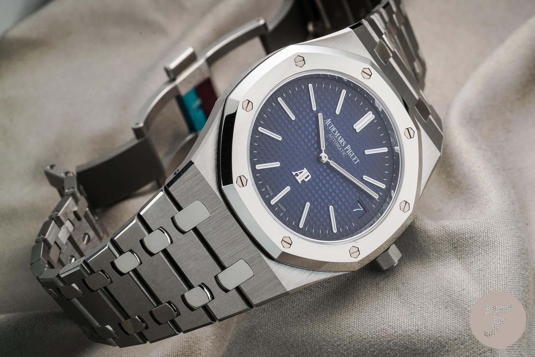 In This Sunday Morning Showdown Authors Balazs Ferenczi And Robert Jan Broer Go Head To Head About The Au Audemars Piguet Royal Oak Royal Oak Audemars Piguet