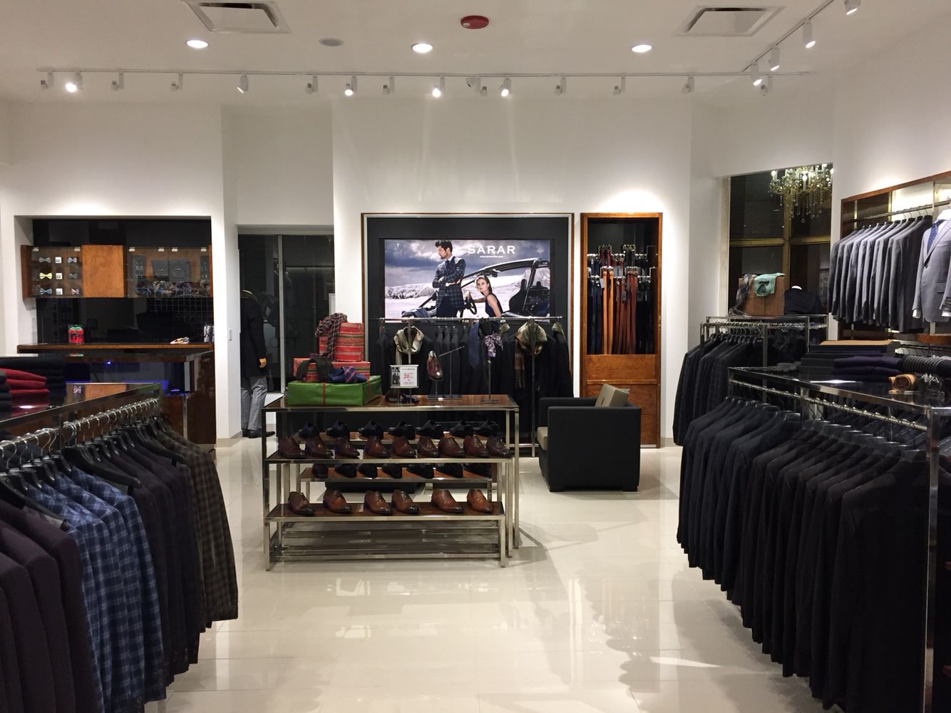 Brand New Sarar Chicago Downtown Store Downtown Chicago Downtown Man Shop