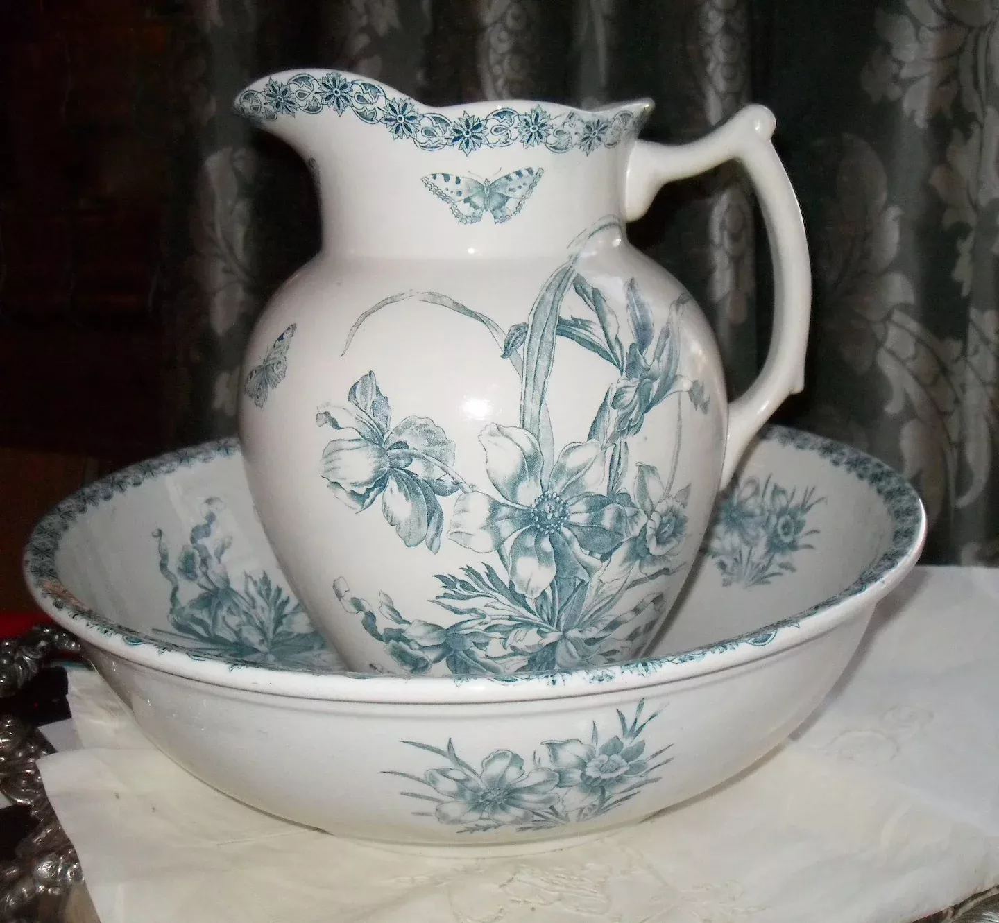 Exquisite Blue And White Plates On Wall Exquisite Blue And White Plates On Wall
