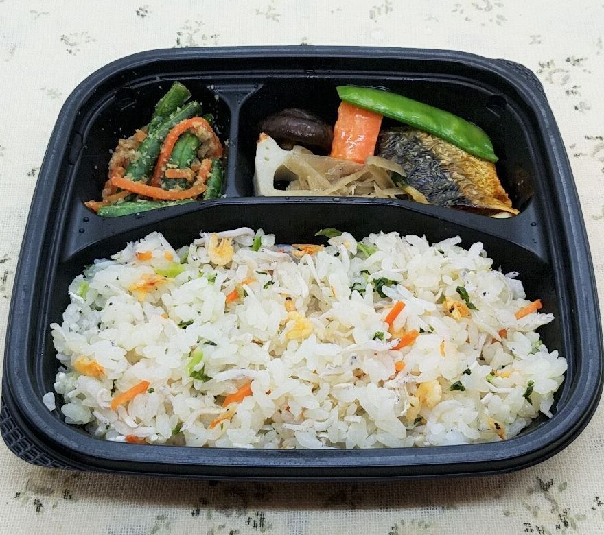コープデリの冷凍弁当・おうちで駅弁気分「しらすと桜海老ごはん」を注文しました こせたん宅配弁当 介護 食事, 健康的な食事, 弁当
