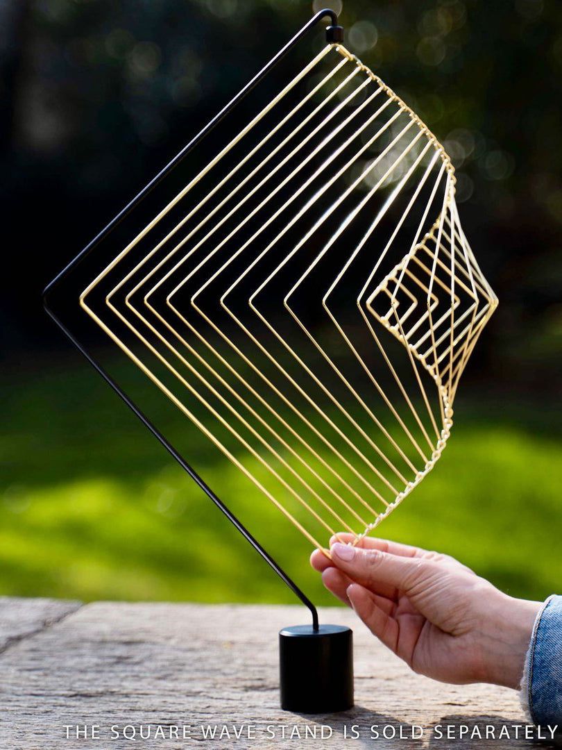 Magic Square Wave - Visual art toys - Art decoration The Lunar Gold Square Wave is bright and shiny, with warm golden reflections. Its rich gold color is a result of the galvanization process that also protects the sculpture from humidity and other atmospheric agents. Each Square Wave is assembled by hand in Italy by our skilled artisans, making each one unique. It is delivered with elegantly finished black packaging, making it a truly unique gift. Square Wave is a beautiful addition to a home o Kinetic Spinner, Ancient Greek Words, Magic Squares, Black Packaging, Gold Waves, Kinetic Art, Simple Beauty, Art Toy, Optical Illusions