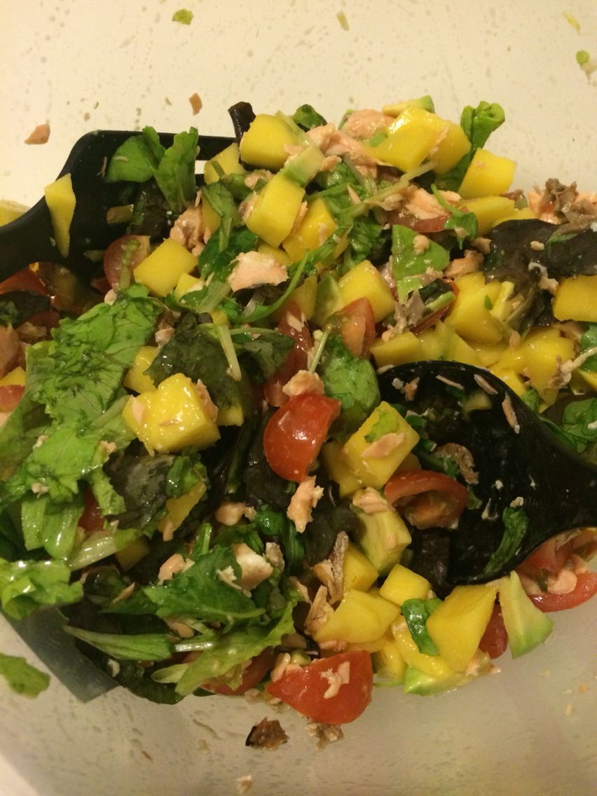 Lachs-Mango-Salat: Lachs, Mango, Tomate, Avocado, Salat, Rucola Mit diesen ...