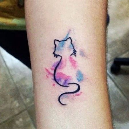 Los tatuajes estilo acuarela se han convertido en una nueva tendencia espectacular que incluye a todos aquellos que jamás pensaron en si quiera hacerse uno. Checa estos ejemplos que seguro te dejarán maravillado. ¡Nos encantaron! Mini Tattoos, New Tattoos, Body Art Tattoos, Tatoos, Arrow Tattoos, Friend Tattoos, Temporary Tattoos, Tattoo Chat, Arm Tattoo