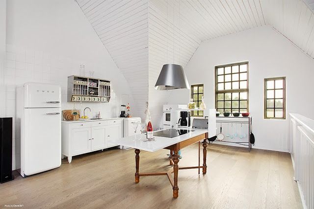 LILLA VILLA VITA upper floor of school building for sale in Sweden