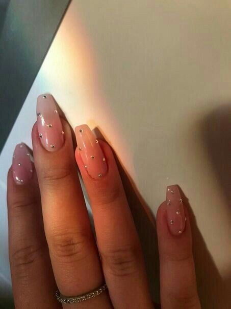 Viele Frauen fürchten sich ein Leben lang vor kurzen HaarschnittenViele unserer Kolleginnen fallen auch in dieser GruppeDafür haben wir keine ErklärungBob Frisuren zum Beispiel sind in den... Classy Acrylic Nails, Acrylic Nails Coffin Short, Best Acrylic Nails, Coffin Nails, Stiletto Nails, Acylic Nails, Minimal Nails, Gem Nails, Heart Nails
