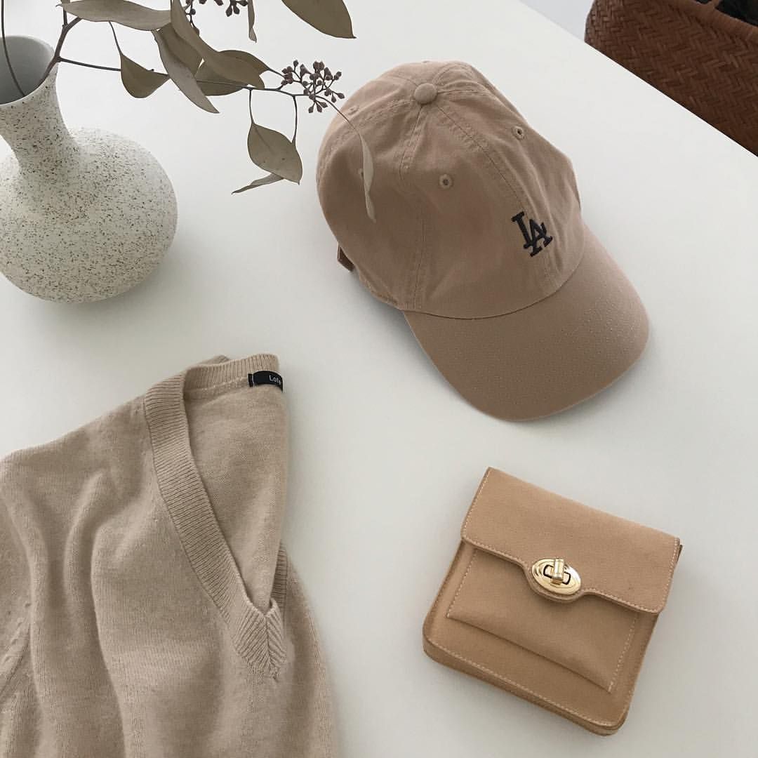오커미닝 on Instagram: “매일 챙기는 것들” 오커미닝 on Instagram: “매일 챙기는 것들”