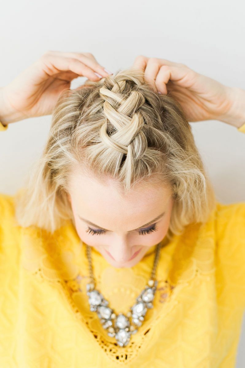Pin by ꧁ Paola ꧂ on BUNS & BRAIDS Faux hawk hairstyles, Short hair