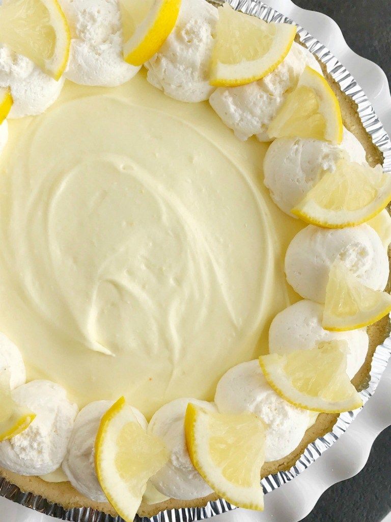 Lemon Cheesecake Cream Pie is a no bake dessert that is so creamy and bursting with fresh and sweet lemon flavor! Perfect for a summer dessert, at a bbq, or picnic. It's also a make ahead dessert that is so pretty and perfect for summer. Make Ahead Desserts, Winter Desserts, No Bake Desserts, Just Desserts, Healthy Desserts, Lemon Cheesecake Recipes, Lemon Desserts, Lemon Recipes, Jalapeno Recipes