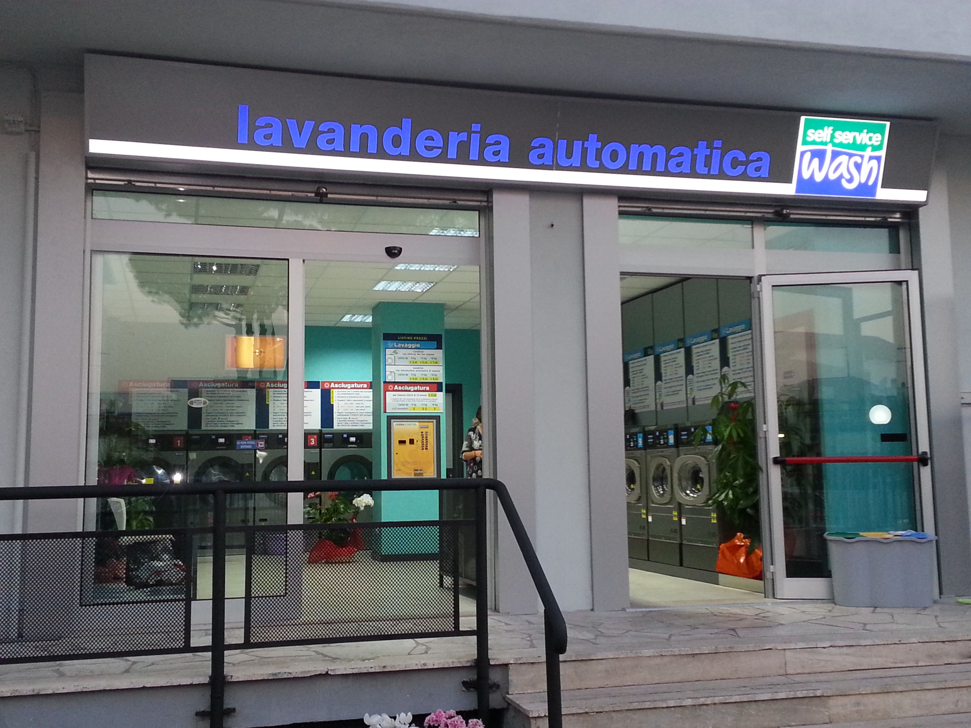 Lavanderia self service automatica Wash a Ciampino - frutto della