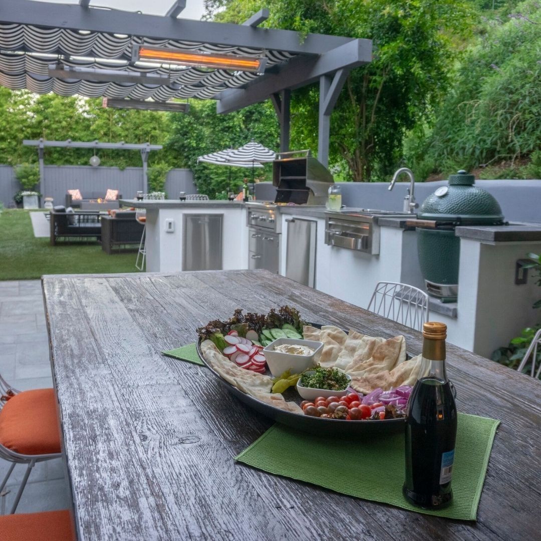Looking for ways to update your deck or patio? Transform it with an outdoor kitchen! Just like with this outdoor kitchen and barbecue area, we found the perfect balance between style and comfort. Visit the link in our bio. Or contact us today! ☎️ (310)853-0332 📧 SDB@stoutdesignbuild.com Stoutdesignbuild homedesign dreamhome homeinspiration renovation propertydevelopment realestatedevelopment designandbuild homesweethome home homedecor homeinspo remodel