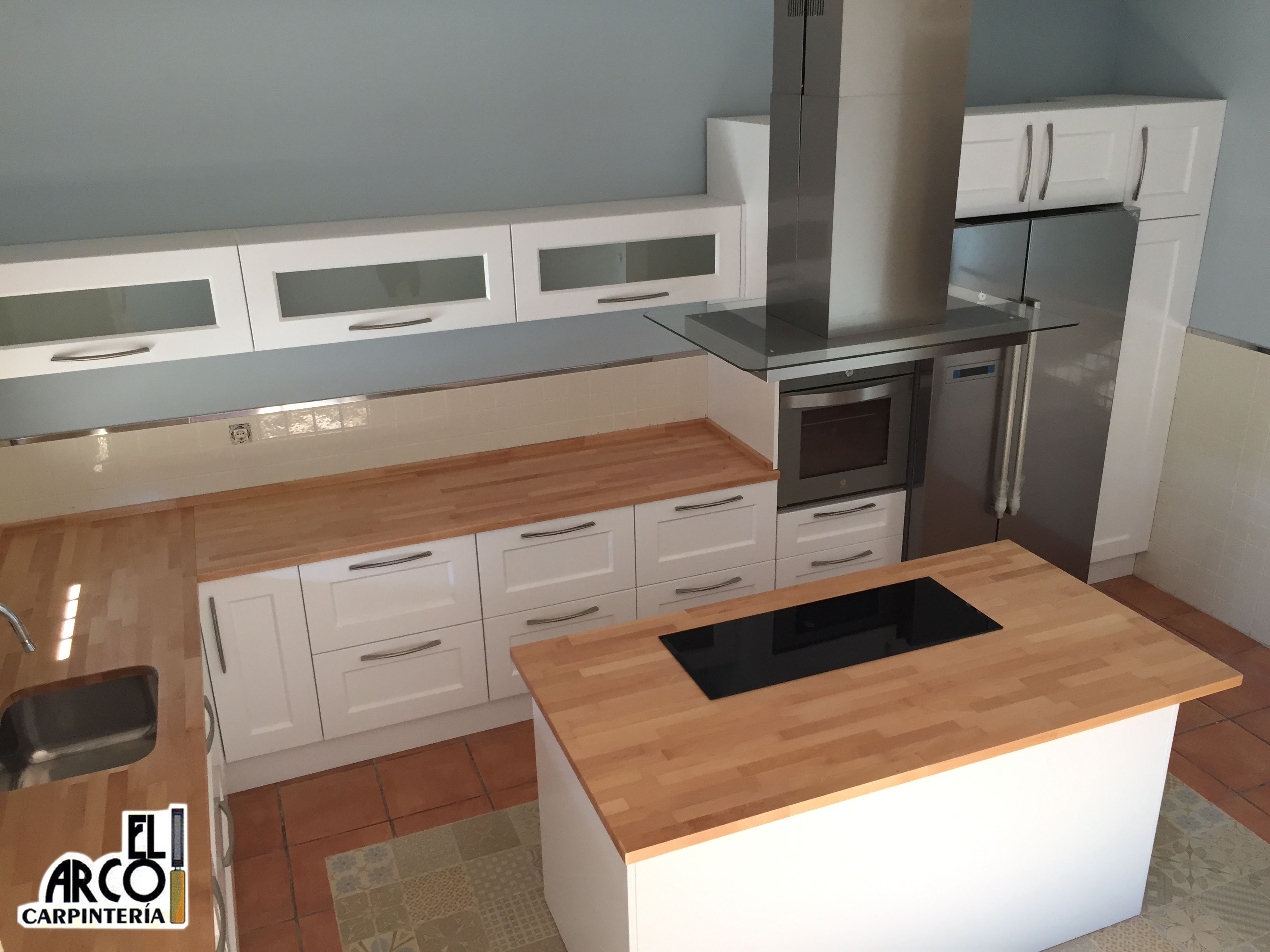 gallery of cocina mdf lacada en color blanco en puertas y cajones encimera de madera de with encimeras de madera maciza - Encimera Madera Maciza gallery of cocina mdf lacada en color blanco en puertas y cajones encimera de madera de with encimeras de madera maciza - Encimera Madera Maciza