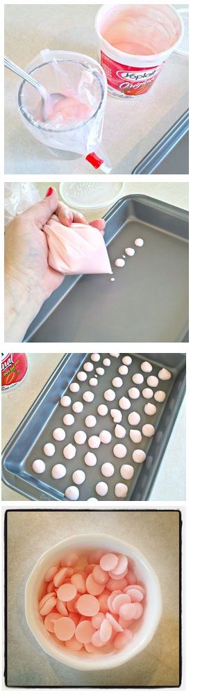 Yogurt Drops: Spoon flavored yogurt into a plastic bag. Squeeze dots onto cookie sheet and place in freezer. They'll be ready in about an hour! | Such a great healthy summertime snack. Kids Snacks, Yummy Snacks, Kids Meals, Yummy Food, Toddler Snacks, School Snacks, Snacks Ideas, Fun Food, Baby Snacks