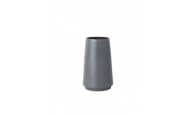 ferm LIVING - Dual Bodenvase - S - Mit den Dual Bodenvasen von ferm LIVING versc... - ferm LIVING – Dual Bodenvase – S – Mit den Dual Bodenvasen von ferm LIVING verschönern Sie Ihr Zuhause und setzten neue Höhenakzente. Dabei können sie die Vasen sowohl einzeln, als auch im Ensemble arrangieren. Dekorieren Sie einzelne Zweige oder langstielige Blumen in den Vasen und verändern Sie, je nachdem, wo Sie die Vasen platzieren, die räumliche Atmosphäre Ihres Zuhauses. - #bodenvasedekorie #bodenvasedekorieren