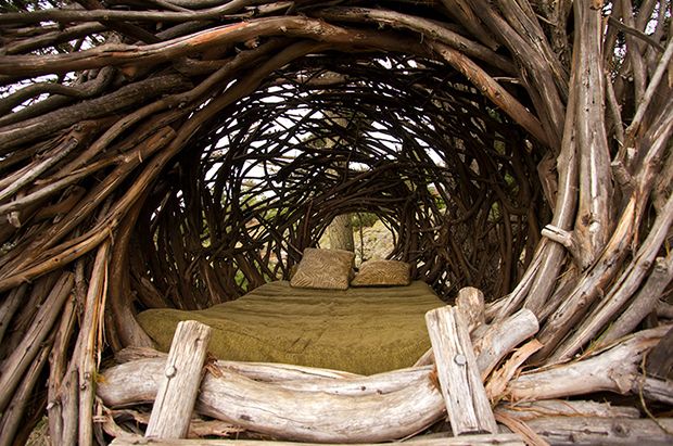 camas más raras del mundo cama nido de madera flotante