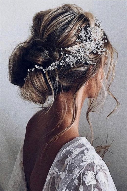 Die perfekte Brautfrisur. Egal ob eine Brautfrisur mit Schleier oder halboffen. … - Hair Styles