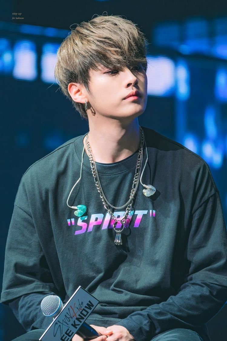 Cosa succede quando ti ritrovi a condividere la stanza con uno sconos… #fanfiction # Fanfiction # amreading # books # wattpad