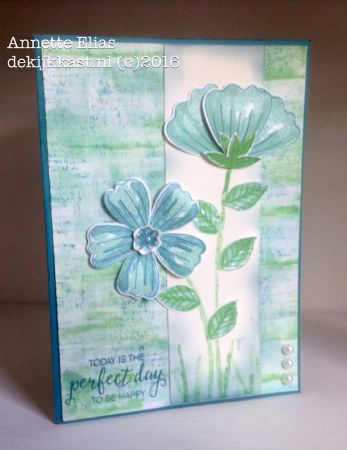 De Kijkkast: Tere bloemen met Bunch of Blossoms en Weathered Wash-techniek d-INKT!-sdag#22 Sympathy Cards, Greeting Cards, Woman Card, Bunch Of Flowers, Card Layout, Creative Cards, Flower Cards, Homemade Cards, Stampin Up Cards