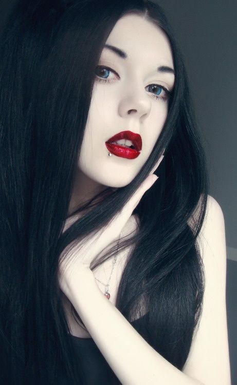 Black Hair Red Lips بحث Google Ivory Skin Goth Beauty Dark