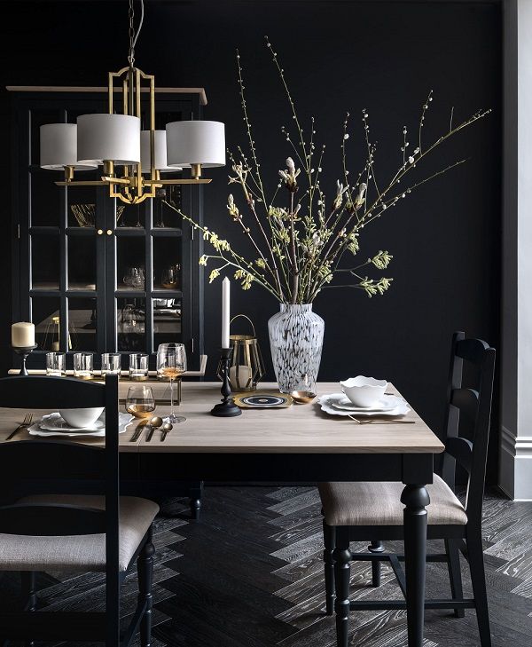 Current Trends Dark and Dramatic and How to Work It Luxury dining