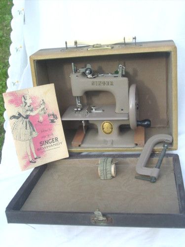 VINTAGE OLD SINGER 40 SEWHANDY TOY SMALL CHILD SEWING MACHINE WBOOK Cool Singer 20 Sewing Machine VINTAGE OLD SINGER 40 SEWHANDY TOY SMALL CHILD SEWING MACHINE WBOOK Cool Singer 20 Sewing Machine
