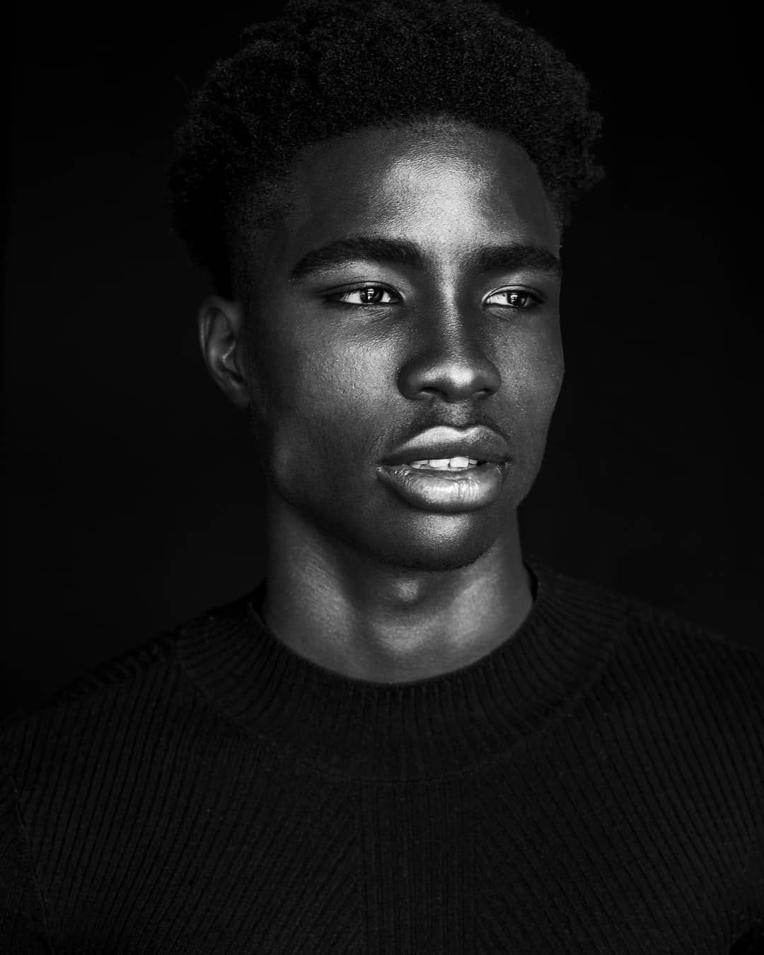 Mike Milfort 🇭🇹 on Instagram: “Si esta en blanco y negro no cuenta como resubido. 📷:@by_malinc Makeup:@valvaldiviezomakeup” Sis, Instagram, Makeup, Dope, Black And White, Make Up, Beauty Makeup, Bronzer Makeup