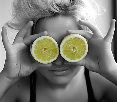 para que sirve una gota de limon en los ojos
