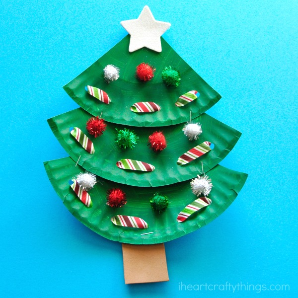 Paper Plate Christmas Tree Craft Christmas Art Projects, Preschool Christmas Crafts, Santa Crafts, Christmas Crafts For Kids To Make, Christmas Ornament Crafts, Christmas Countdown, Kids Christmas, Holiday Crafts, Christmas Cards