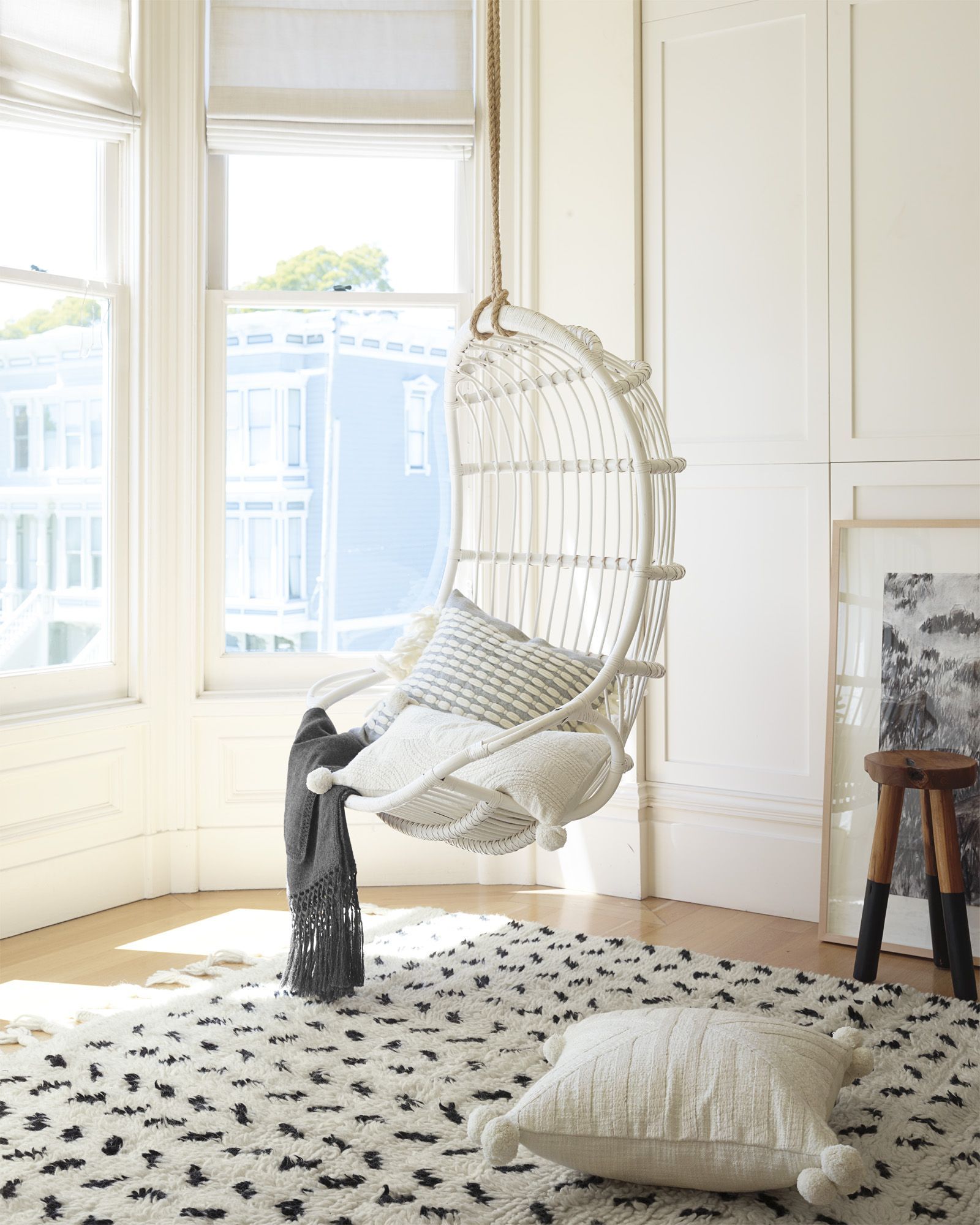 Hanging Rattan Chair Huxley Wool Rug Via Serena Lily Rattanchair Hanging Rattan Chair White Hanging Chair Hanging Chair Living Room