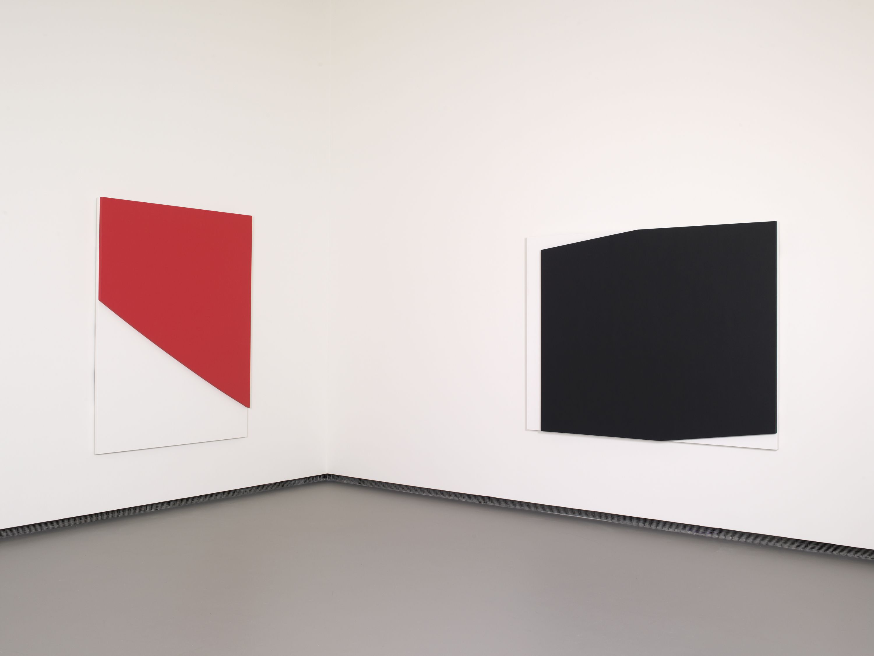 © Ellsworth Kelly - Red Curve in Relief Concorde Relief -® Fondation Louis Vuitton Marc Domage Fondation Louis Vuitton, Louis Vuitton Paris, Ellsworth Kelly, Museums In Paris, Frank Gehry, Mirror Effect, Art Exhibition, Contemporary Art, Graphic