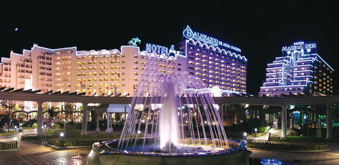 De Izquierda A Derecha Los Hoteles Marina D Or 3 5 Y4 Oropesa Del Mar Castellón España Hoteles De Playa Hoteles Hotel 3 Estrellas