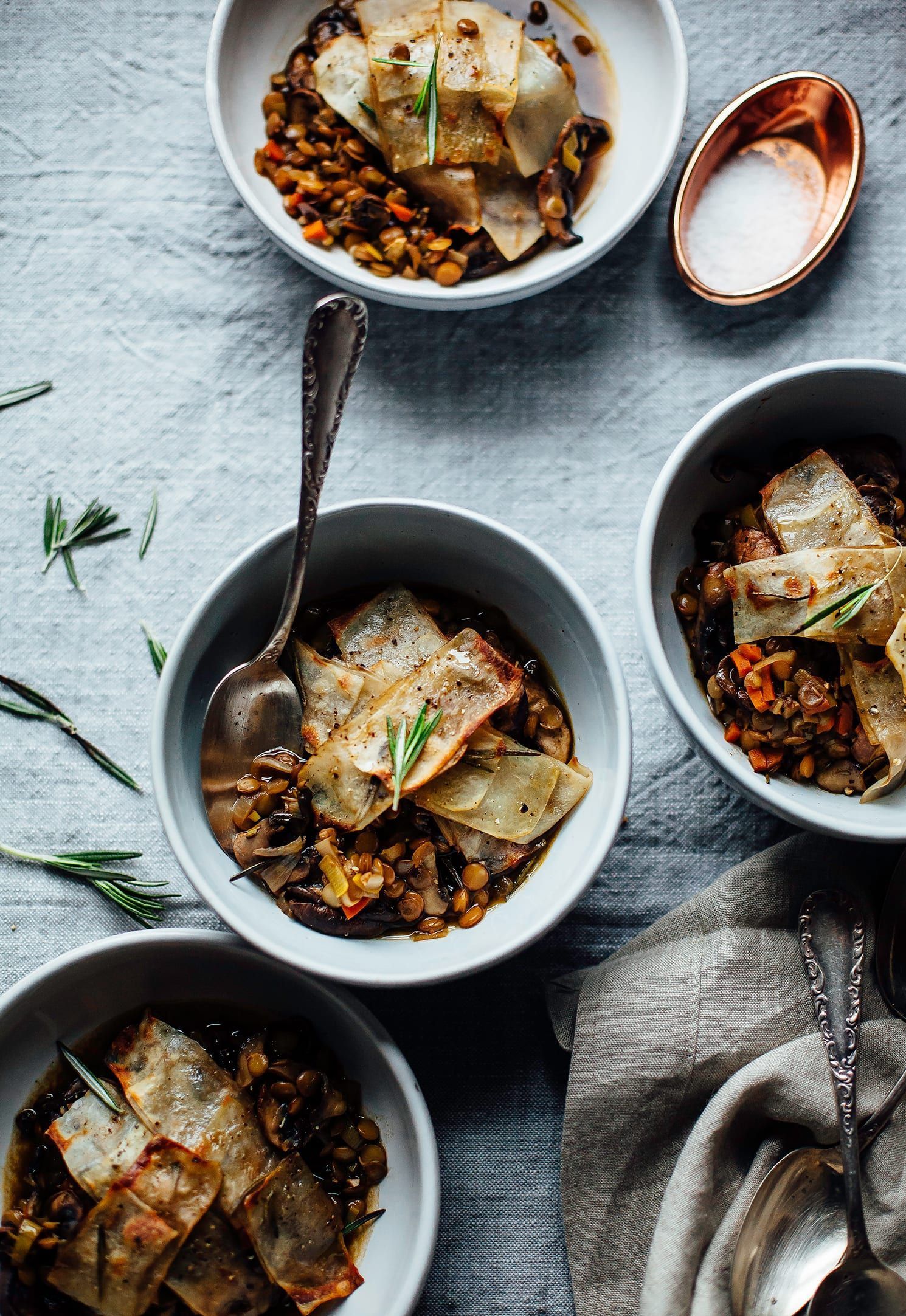 Baked vegetable & balsamic lentil stew topped with crispy potatoes for a pot pie vibe. This vegan recipe is healthy and great for the holidays Lentil Stew Recipes, Soup Recipes, Rosemary Potatoes, Crispy Potatoes, Vegetarian Recipes, Healthy Recipes, Vegetarian Dinners, Delicious Recipes, Vegan Vegetarian
