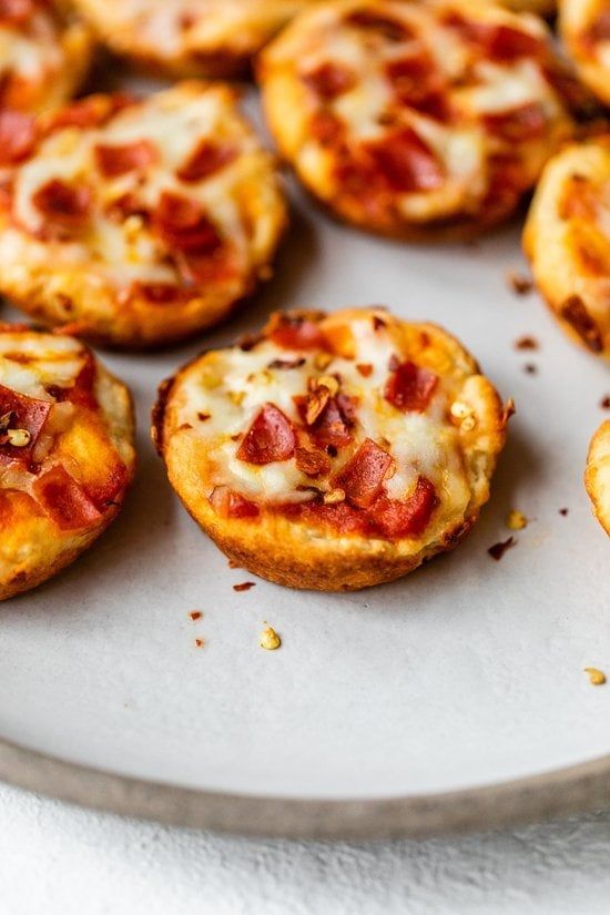 Pepperoni Pizza Bites are like those frozen mini bagel pizzas, only made from scratch in a muffin tin with the bagel dough. #pizza Mini Bagel Pizza, Mini Bagels, Ww Recipes, Cooking Recipes, Healthy Recipes, Skinnytaste Recipes, Healthy Food, Healthy Eating, Healthy Toddler Meals