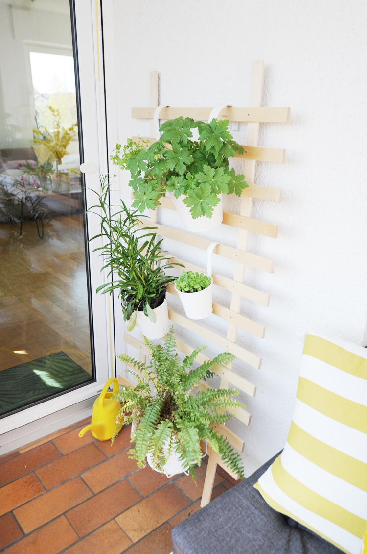 Diy so baut ihr eine rankhilfe aus holz selber bonny und kleid